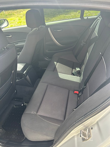 BMW 118i 7 of 11