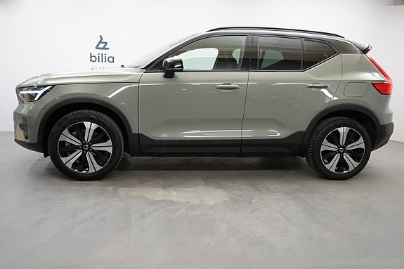 Volvo XC40 2 of 5