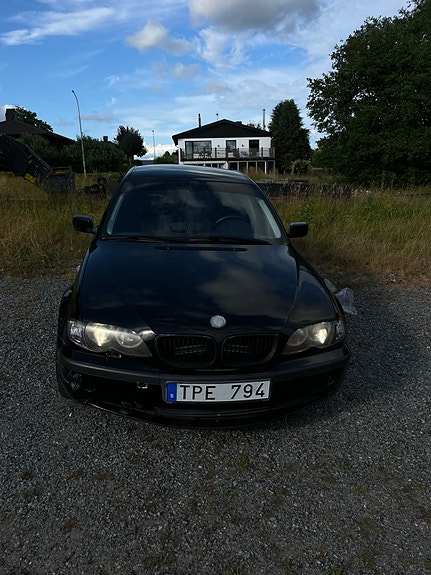 BMW 318i 2 of 11