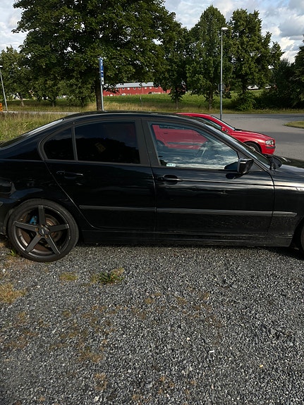 BMW 318i 4 of 11