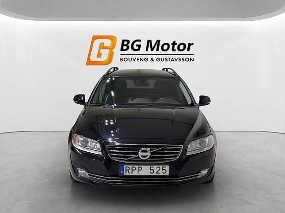 Volvo V70 2 of 5