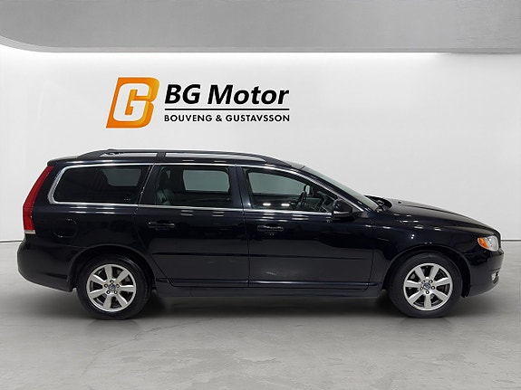 Volvo V70 3 of 5