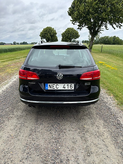 Volkswagen Passat 2 of 5