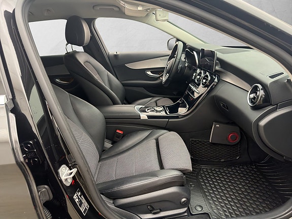 Mercedes-Benz C220 10 of 30