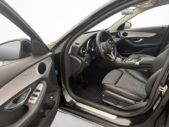 Mercedes-Benz C220 9 of 30