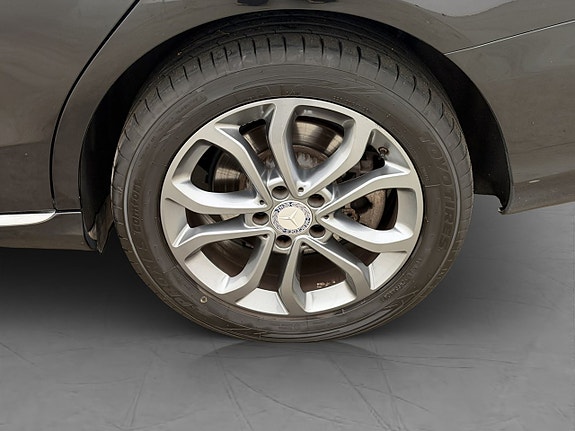 Mercedes-Benz C220 28 of 30