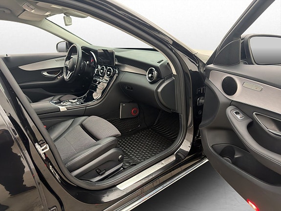 Mercedes-Benz C220 11 of 30