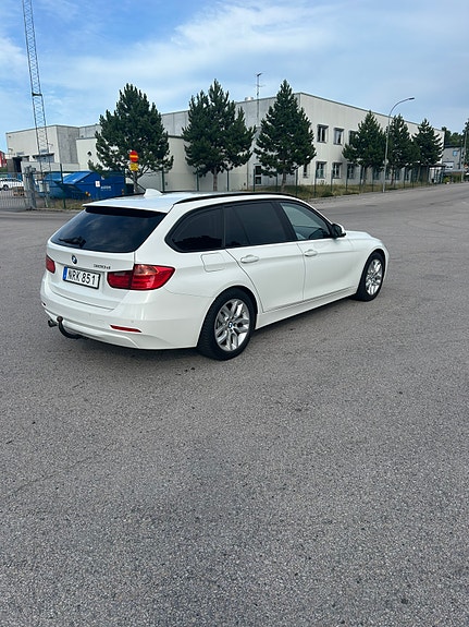 BMW 320d 3 of 5