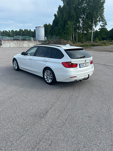 BMW 320d 4 of 5