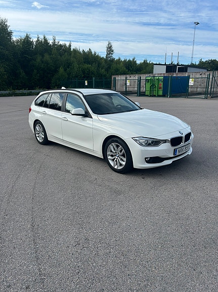 BMW 320d 2 of 5