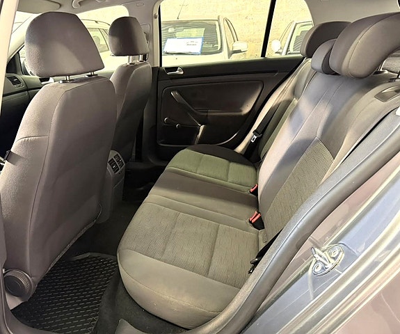 Volkswagen Golf V 16 of 18