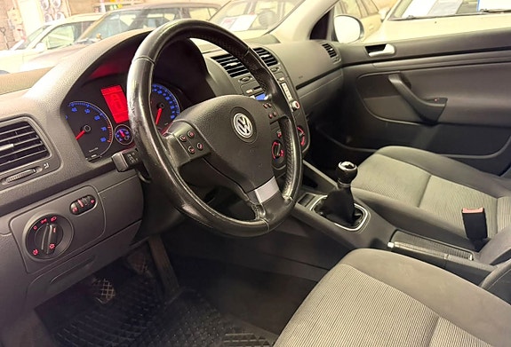 Volkswagen Golf V 9 of 18