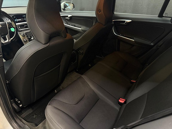 Volvo V60 17 of 23