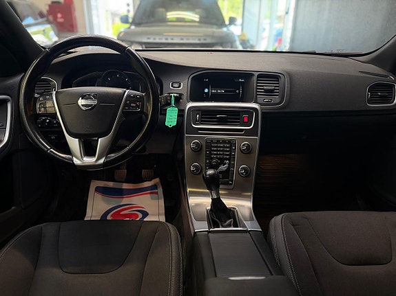 Volvo V60 8 of 23