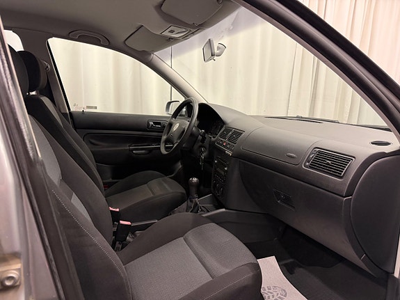 Volkswagen Golf IV 19 of 23
