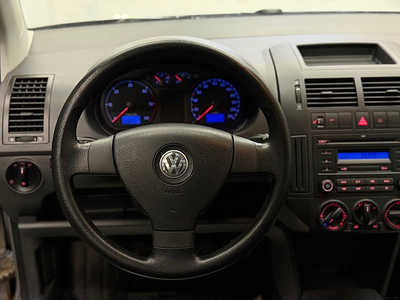 Volkswagen Polo 10 of 19