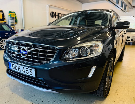 Volvo XC60 2 of 5