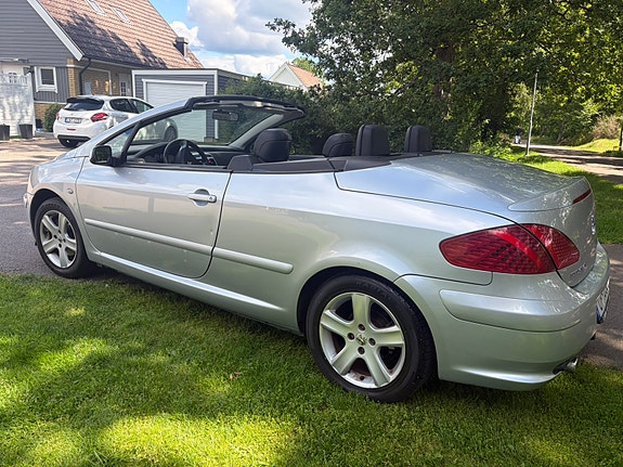 Peugeot 307 CC 2 of 5