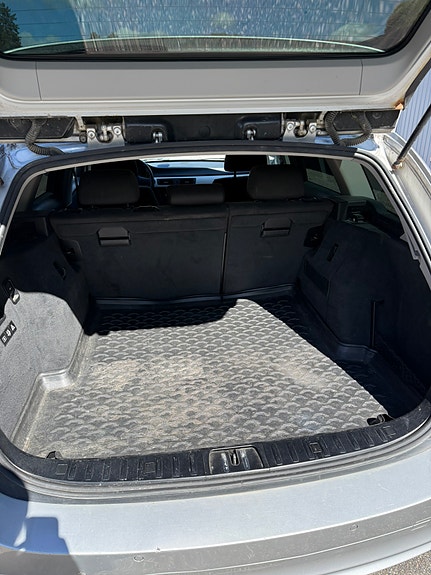 BMW 320i 9 of 12