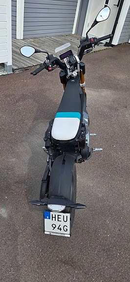 BMW CE02 AM Highline 4 of 6