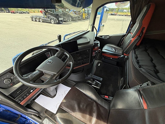 Volvo FH16 750 Tridem LVX HIAB 24T fullutrustad 11 of 12