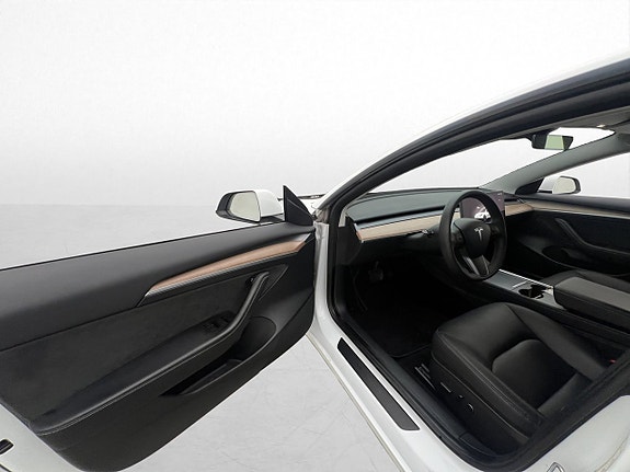 Tesla Model 3 11 of 30