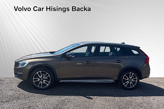 Volvo V60 Cross Country 4 of 5