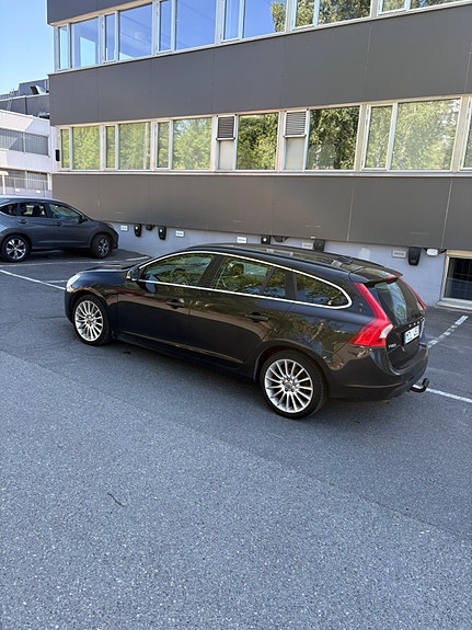 Volvo V60 4 of 5