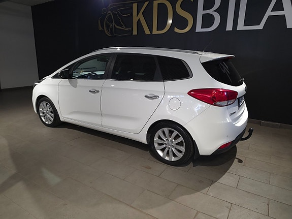 Kia Carens 3 of 5