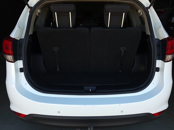 Kia Carens 12 of 13