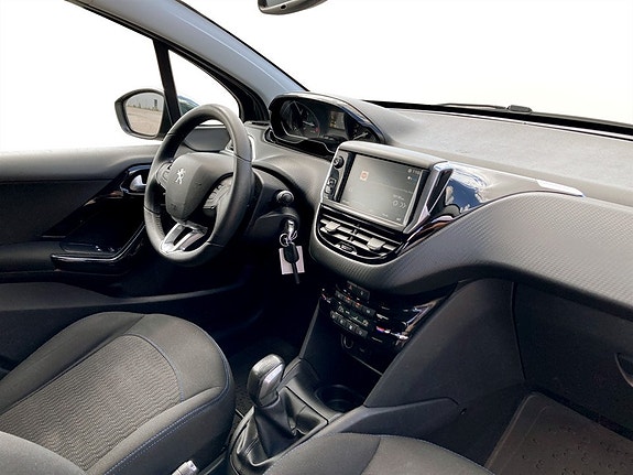 Peugeot 208 11 of 15