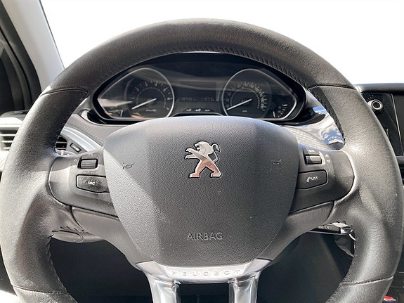 Peugeot 208 7 of 15