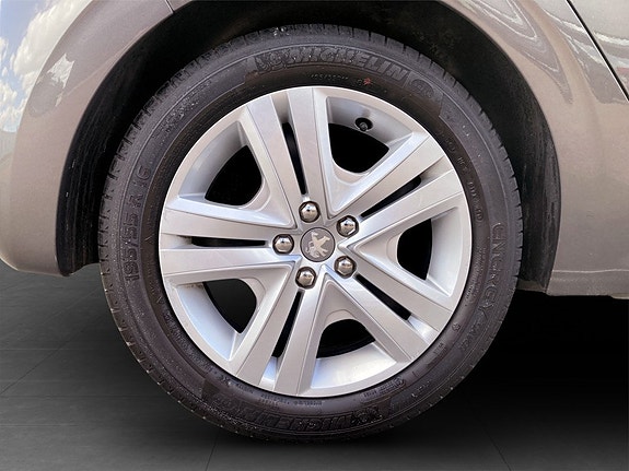 Peugeot 208 14 of 15
