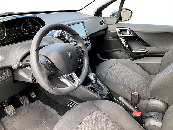 Peugeot 208 4 of 15