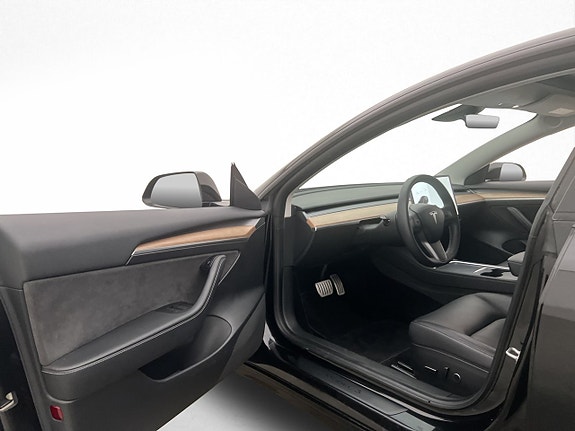 Tesla Model 3 11 of 30