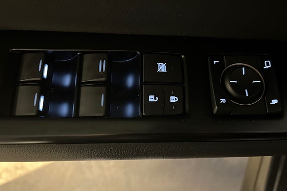 Lexus UX250h 19 of 20
