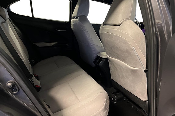 Lexus UX250h 17 of 20