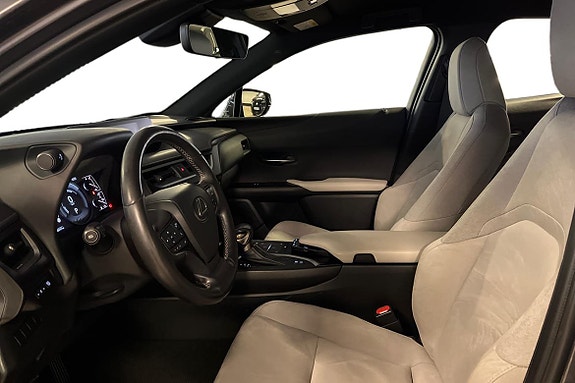 Lexus UX250h 14 of 20