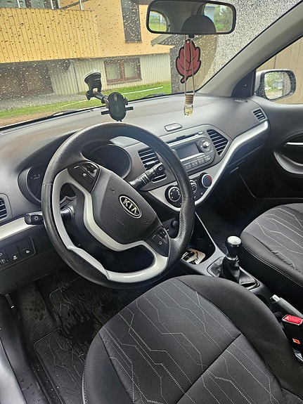 Kia Picanto 2 of 5