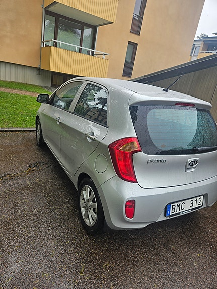 Kia Picanto 3 of 5