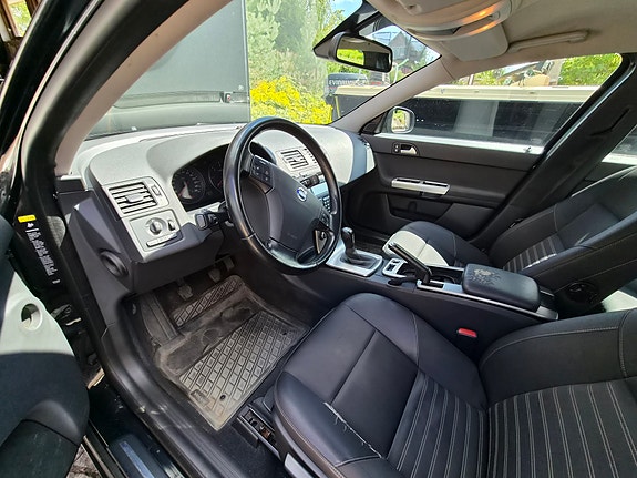 Volvo V50 3 of 4