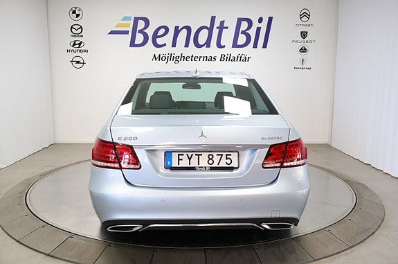 Mercedes-Benz E250 8 of 25