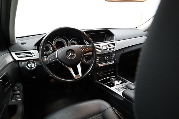 Mercedes-Benz E250 3 of 25