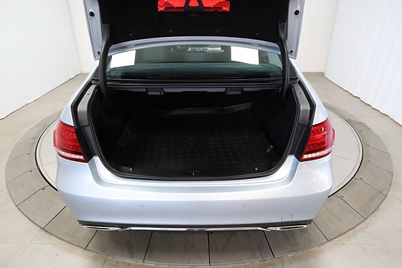 Mercedes-Benz E250 9 of 25