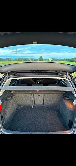 Volkswagen Golf VI 2 of 5