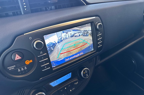 Toyota Yaris 18 of 21