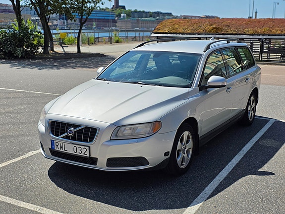 Volvo V70 3 of 8