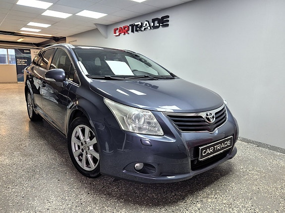 Toyota Avensis 2 of 5
