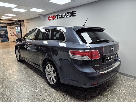 Toyota Avensis 4 of 5