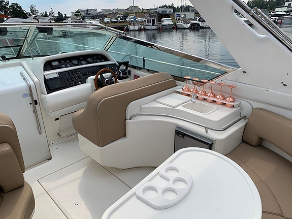 Sea Ray 380 Sun Sport 9 of 23